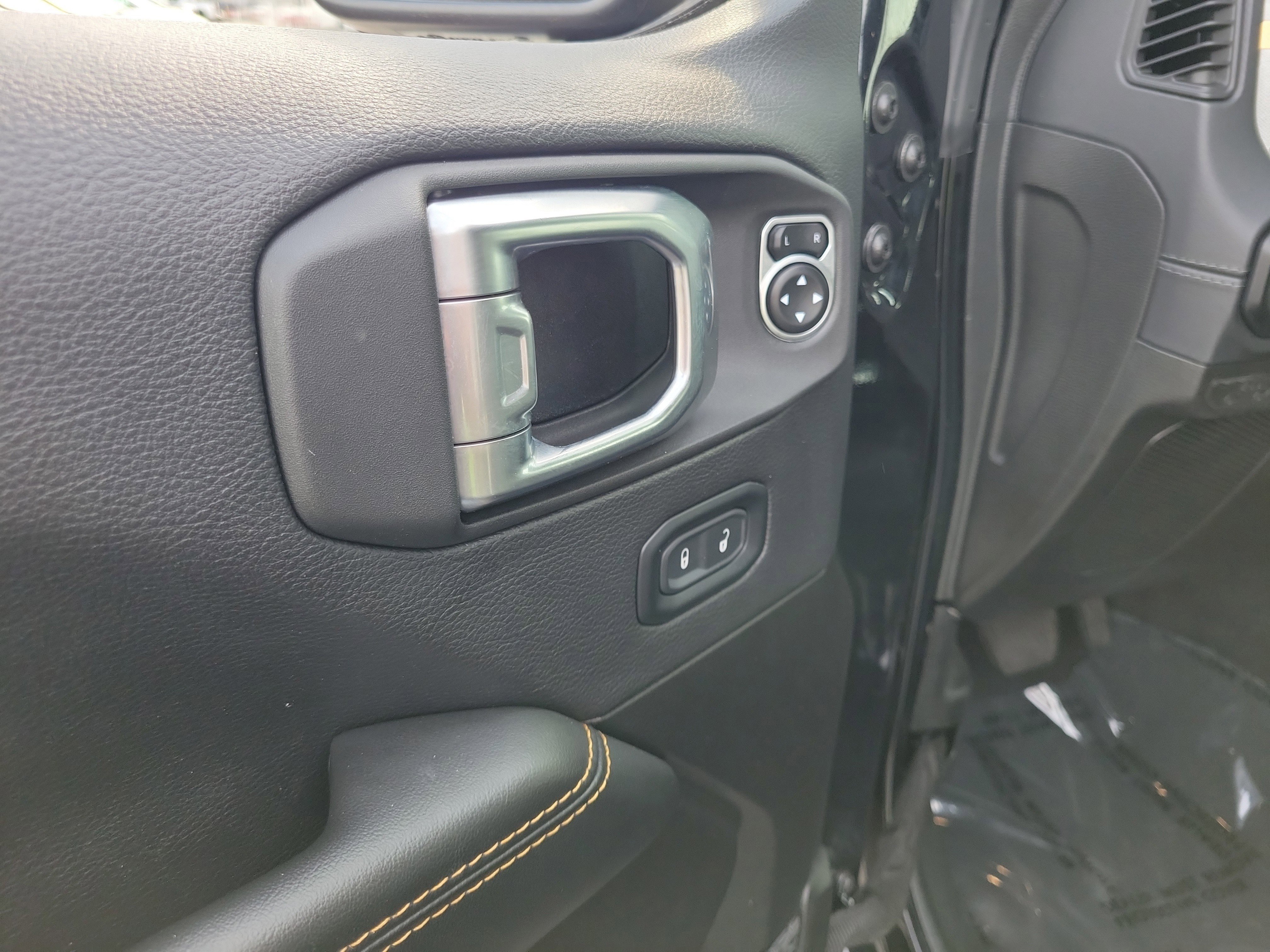 2025 Jeep Wrangler 4-Door Sahara - Photo 18