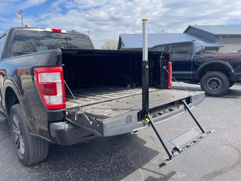 Used 2022 Black Ford Lariat image 8