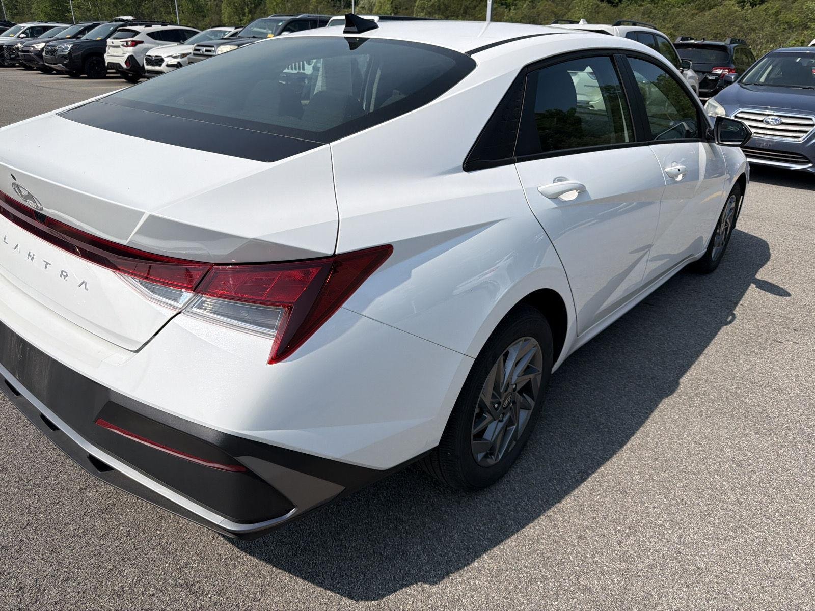 Used 2024 Serenity White Hyundai SEL image 6