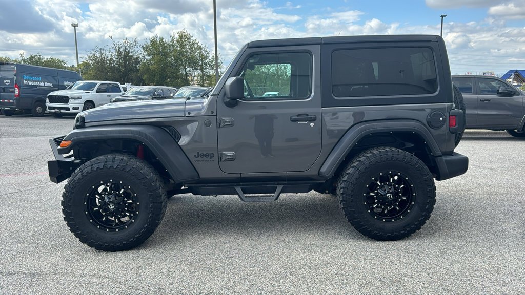 Used 2022 Gray Jeep Sport S image 4