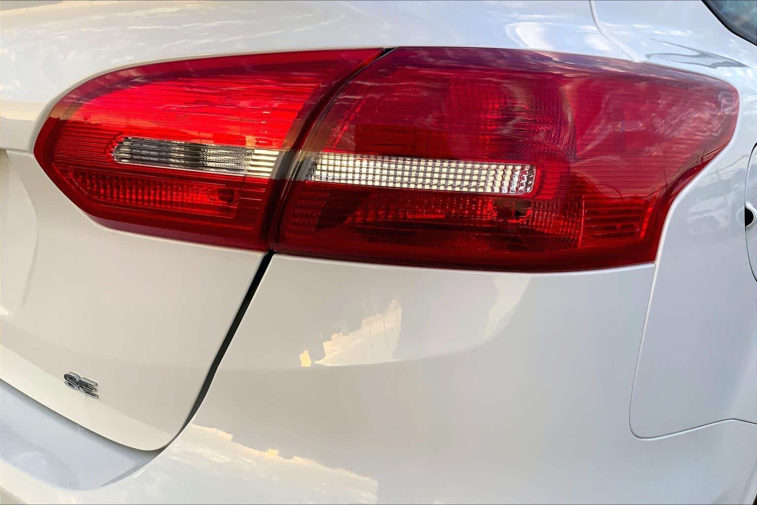 Used 2017 Oxford White Ford SE image 10
