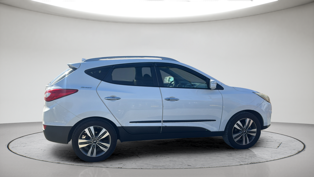 Used 2015 White Hyundai Limited image 5