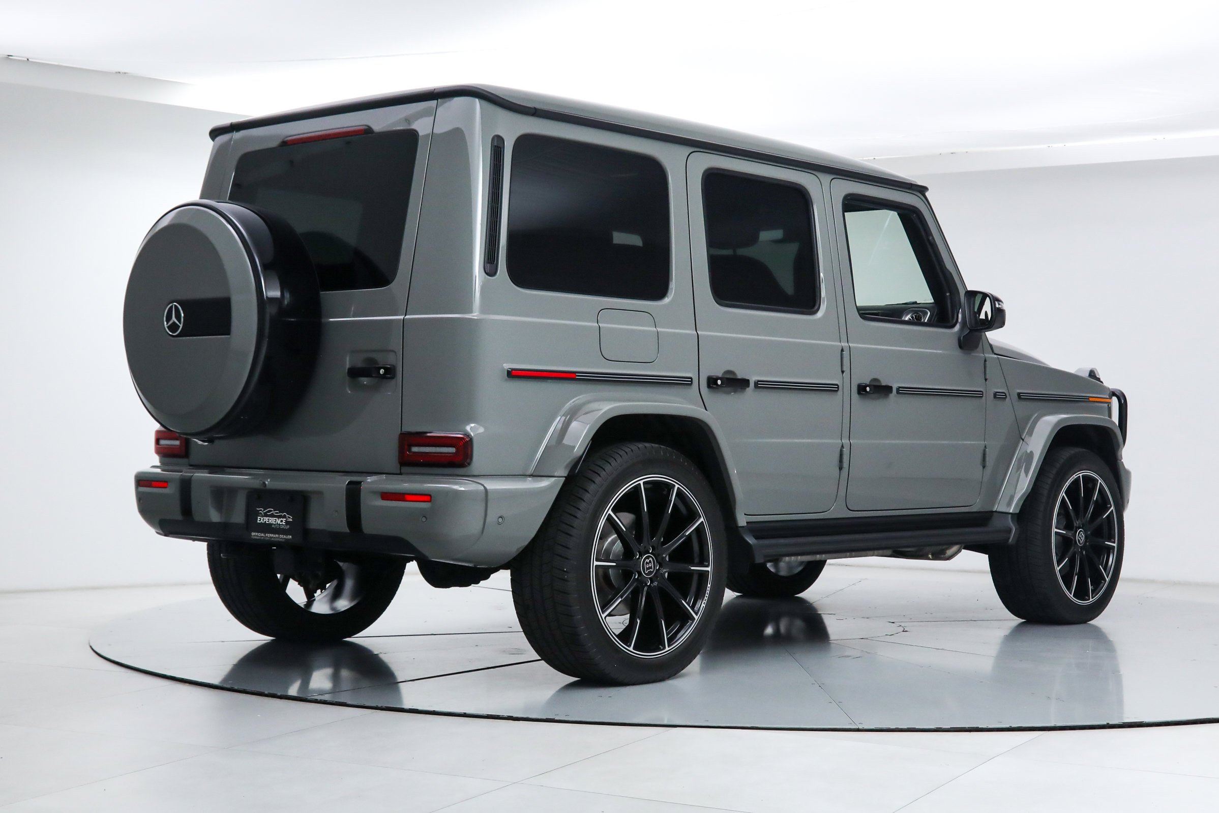 Used 2025 Gray Mercedes-Benz G 550 image 5