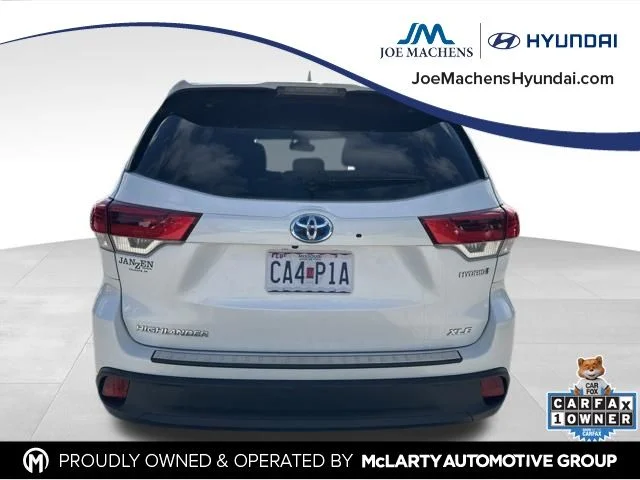 Used 2019 White Toyota XLE image 6