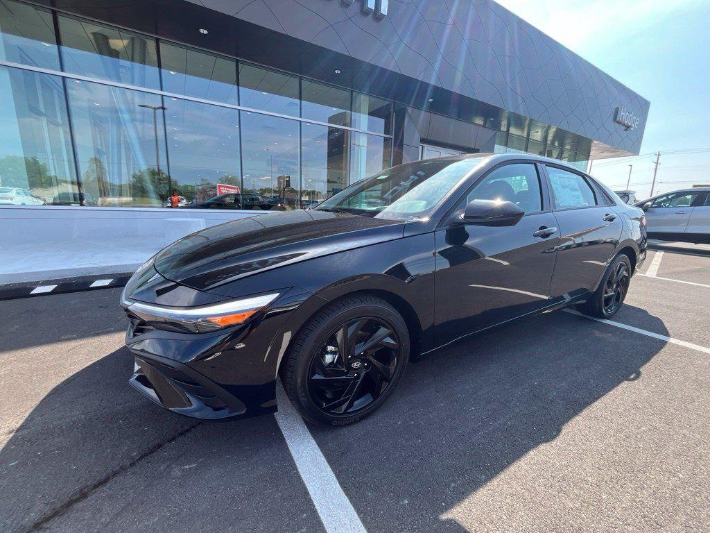 New 2026 Black Hyundai SEL Sport Plus image 2