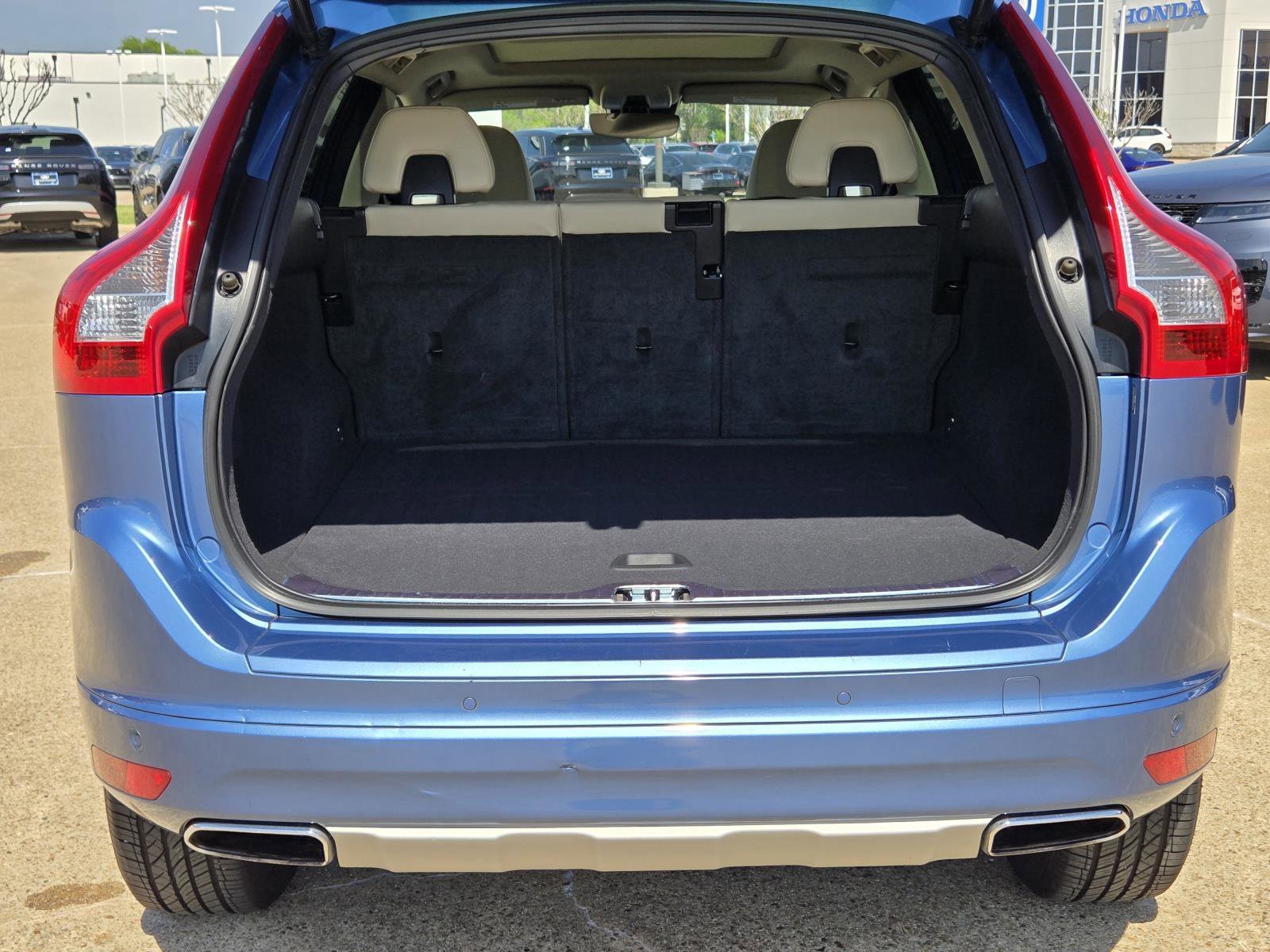 Used 2017 Blue Metallic Volvo Inscription image 13
