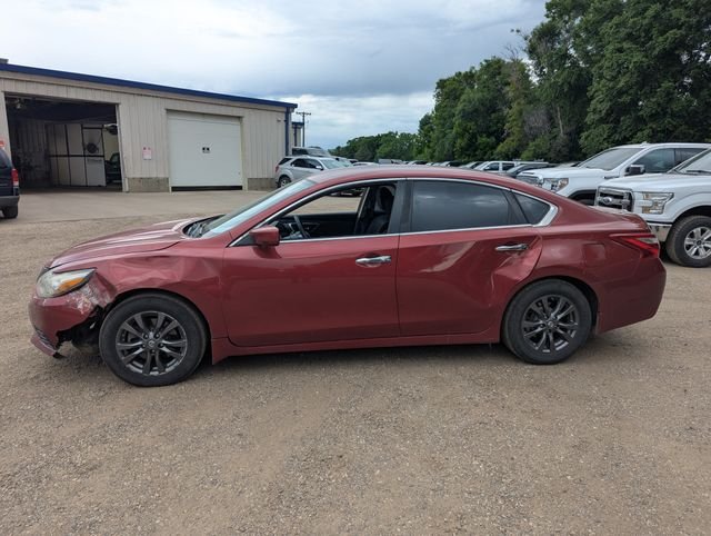 Used 2016 Red Nissan 2.5 S image 14