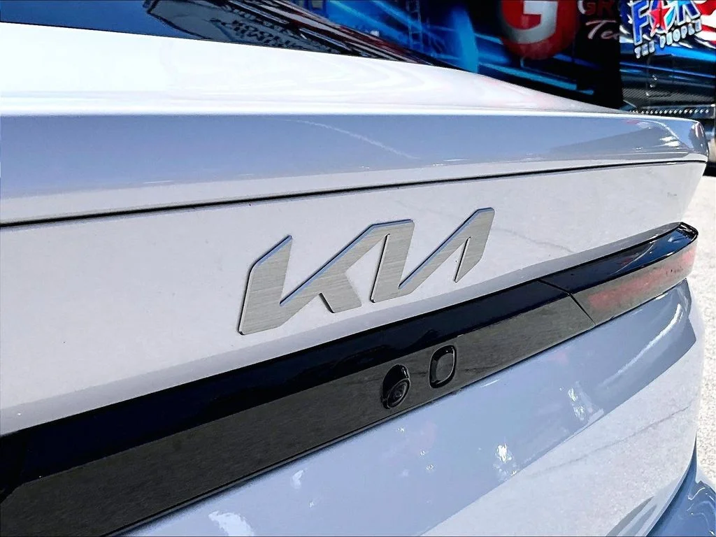 Used 2025 White Kia EX image 9