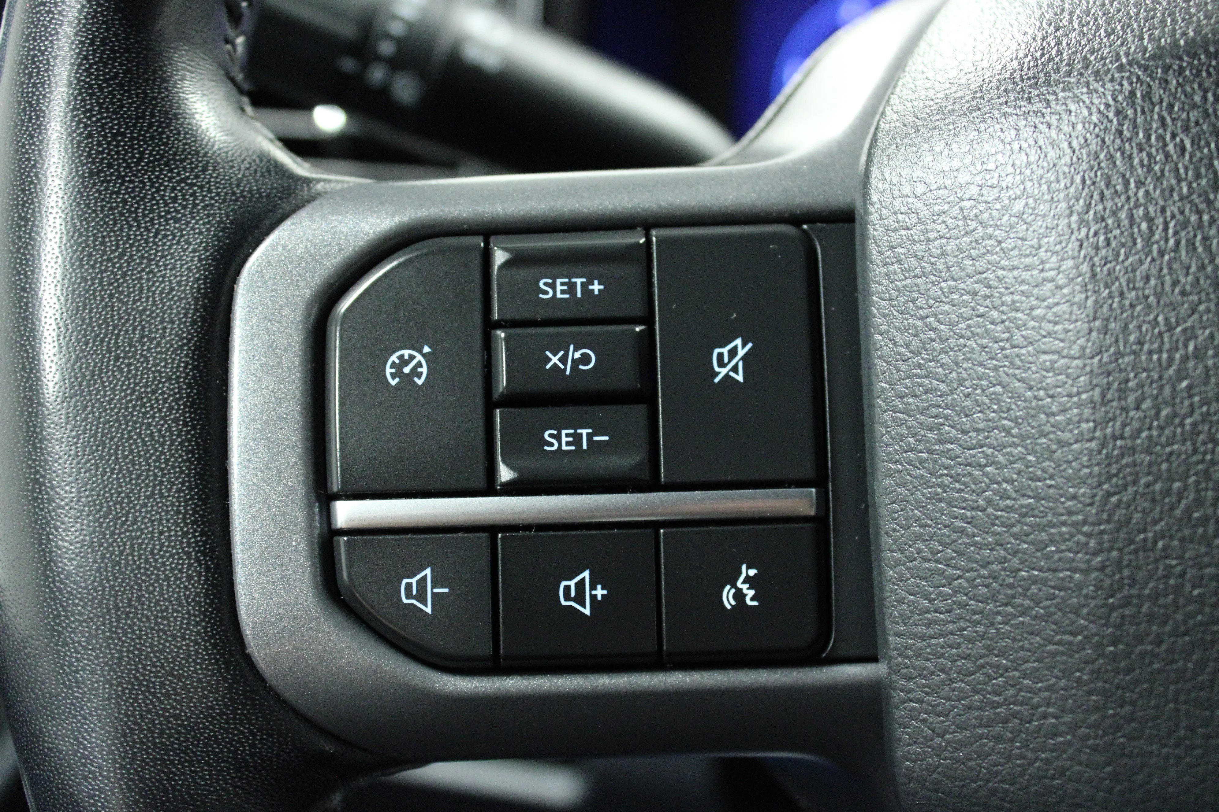 Used 2023 Agate Black Metallic Ford LARIAT image 20