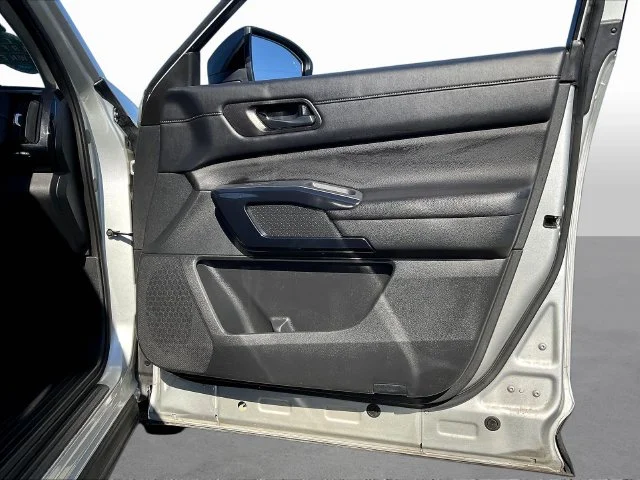 Used 2025 Silver Nissan S image 29