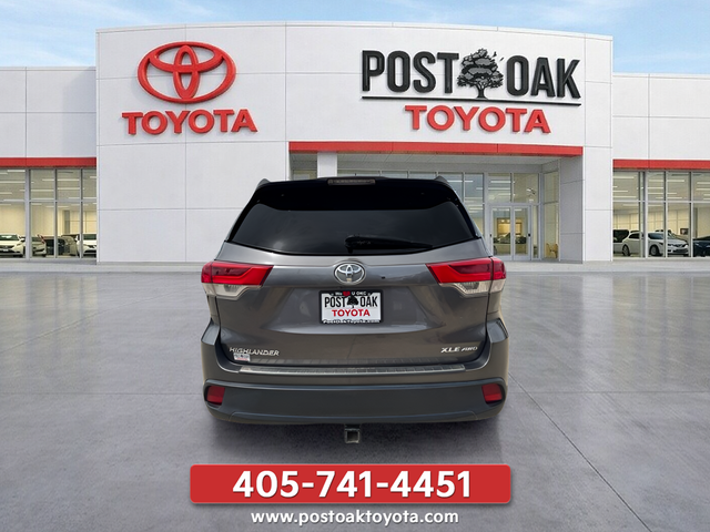 Used 2018 Gray Toyota XLE image 6