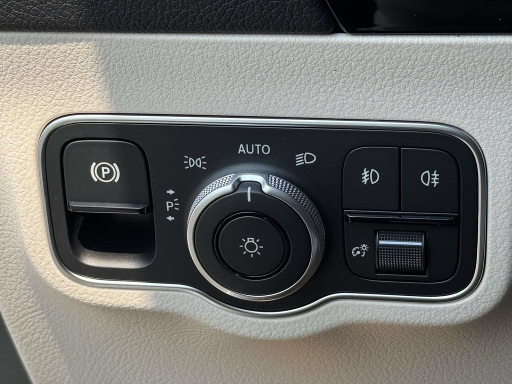 New 2026 Polar White Mercedes-Benz GLA 250 image 19