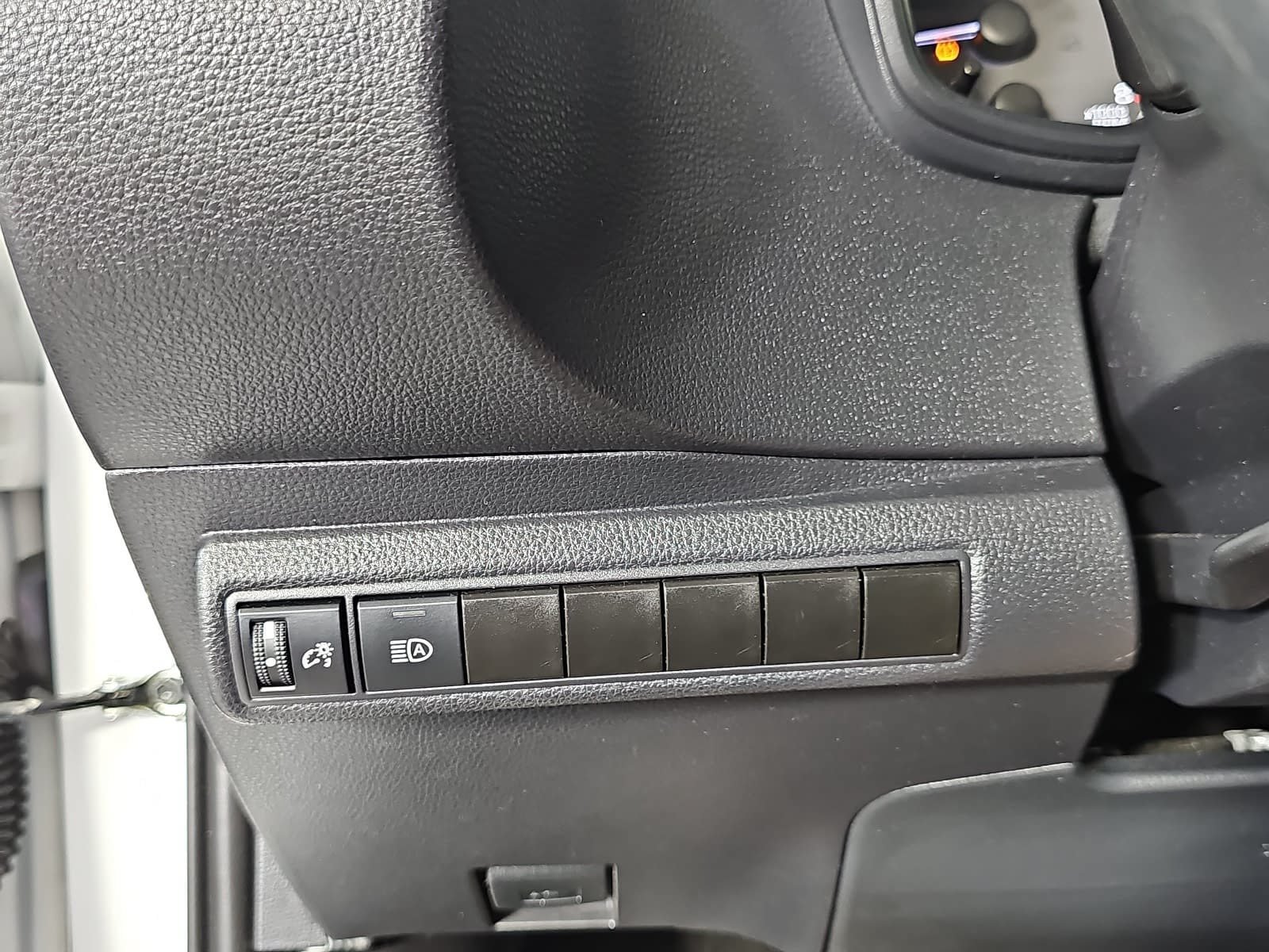 Used 2025 White Toyota LE image 23