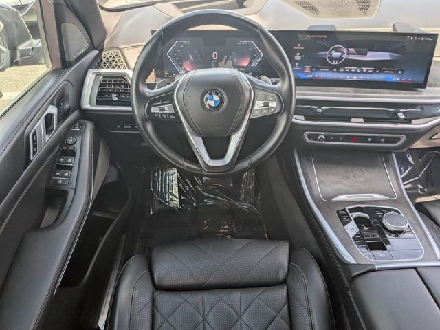 Used 2025 Black BMW xDrive40i image 17