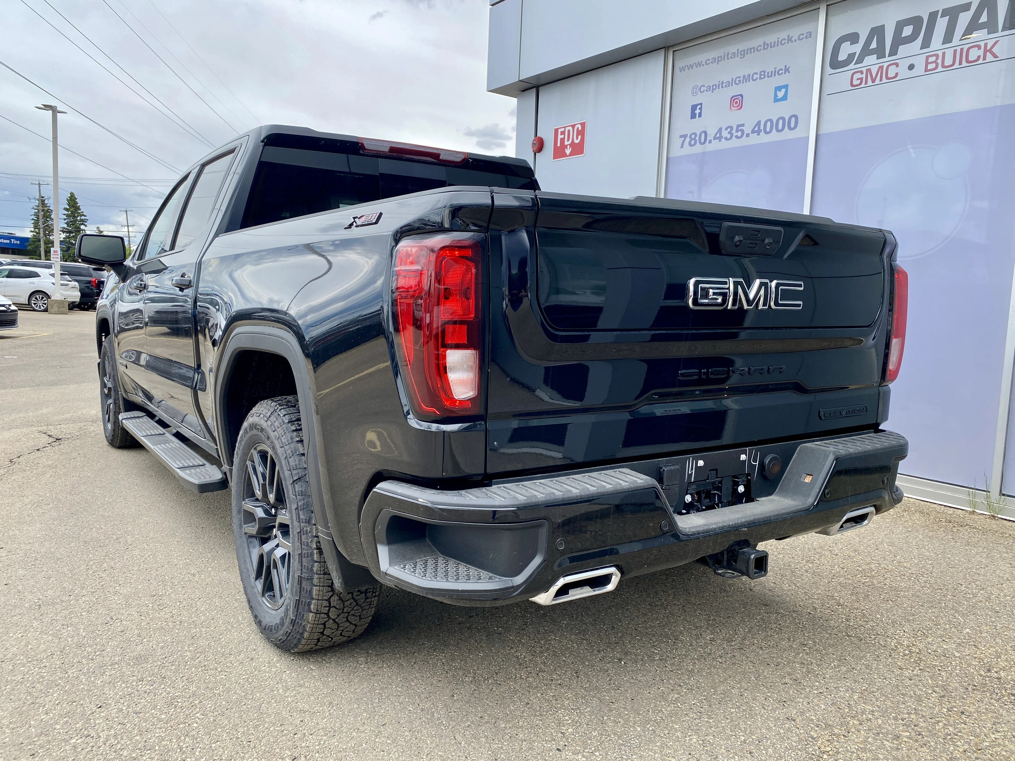 New 2026 ONYX BLACK GMC Elevation image 4