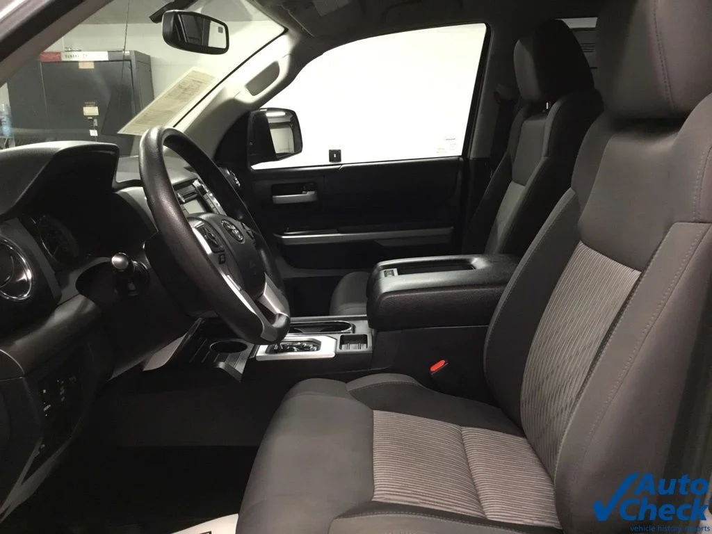 Used 2017 Silver Toyota SR5 image 28