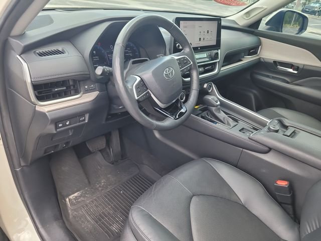 Used 2024 White Toyota Platinum image 19