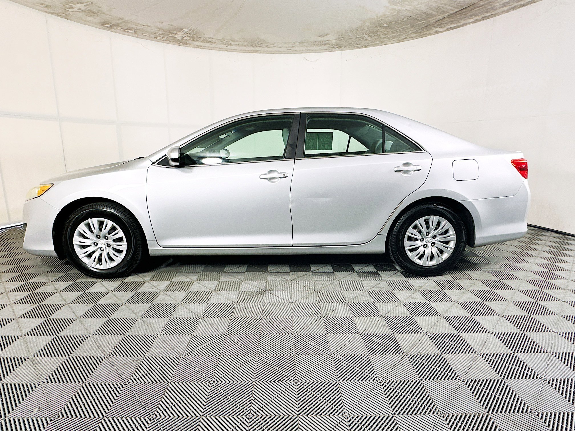 Used 2012 Classic Silver Metallic Toyota L image 6