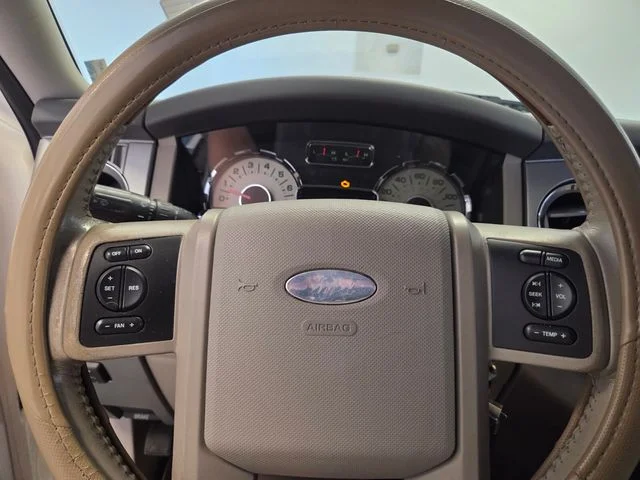 Used 2008  Ford Limited image 23