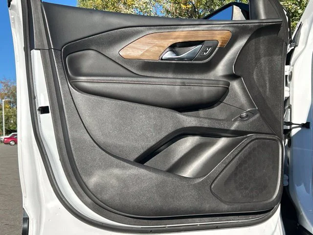 Used 2020 White GMC SLE image 19