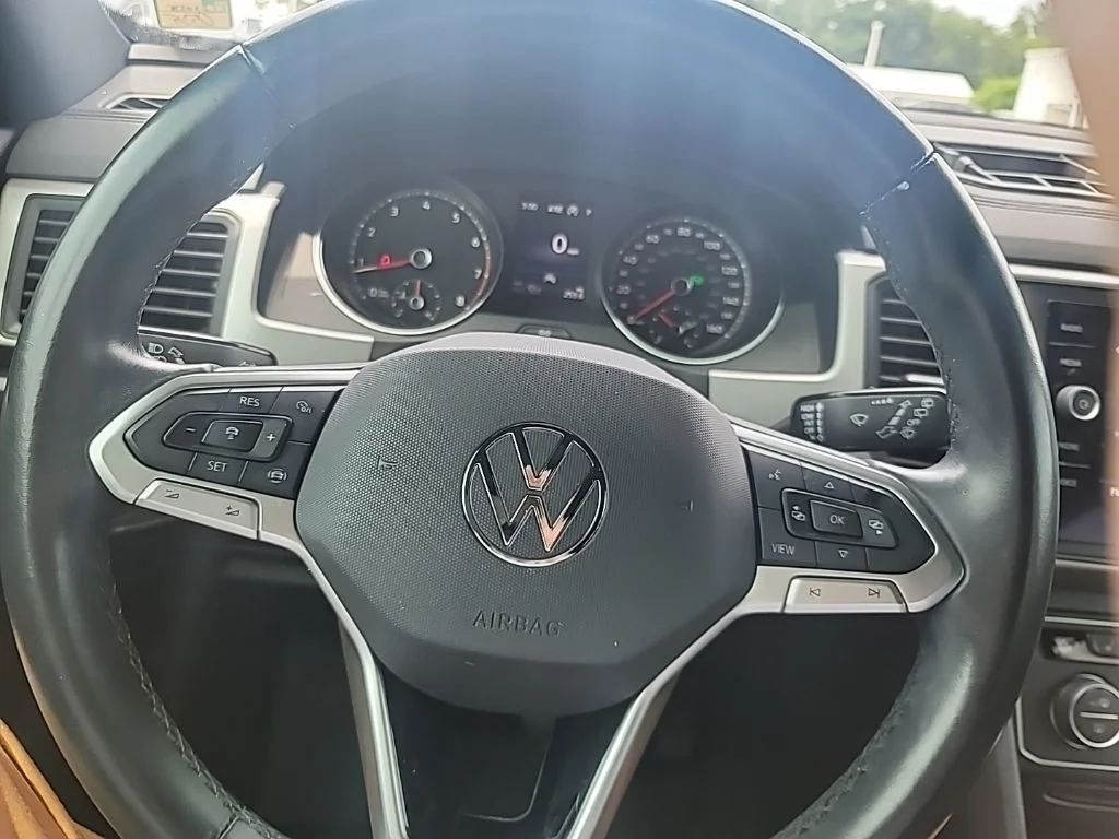 Used 2020 Gray Volkswagen 3.6L V6 SE w/Technology image 20