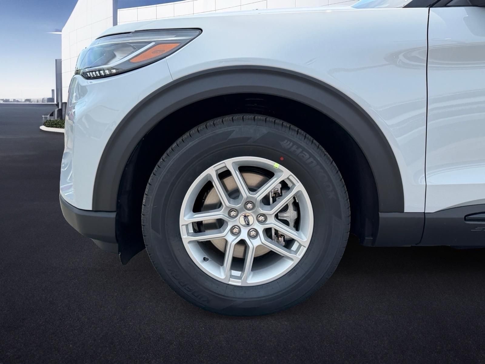 New 2026 Space White Metallic Ford Active image 9