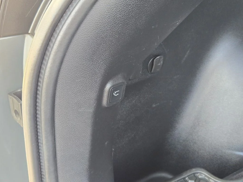 Used 2019 Gray Jeep Latitude Plus image 15
