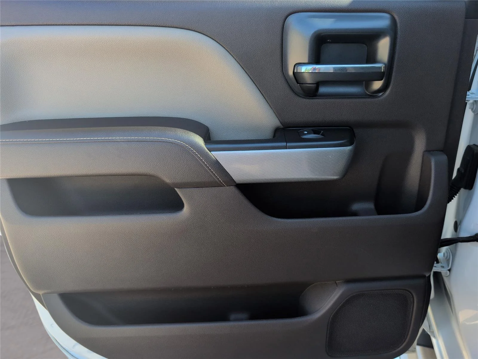Used 2019 SUMMIT WHITE Chevrolet LTZ image 37