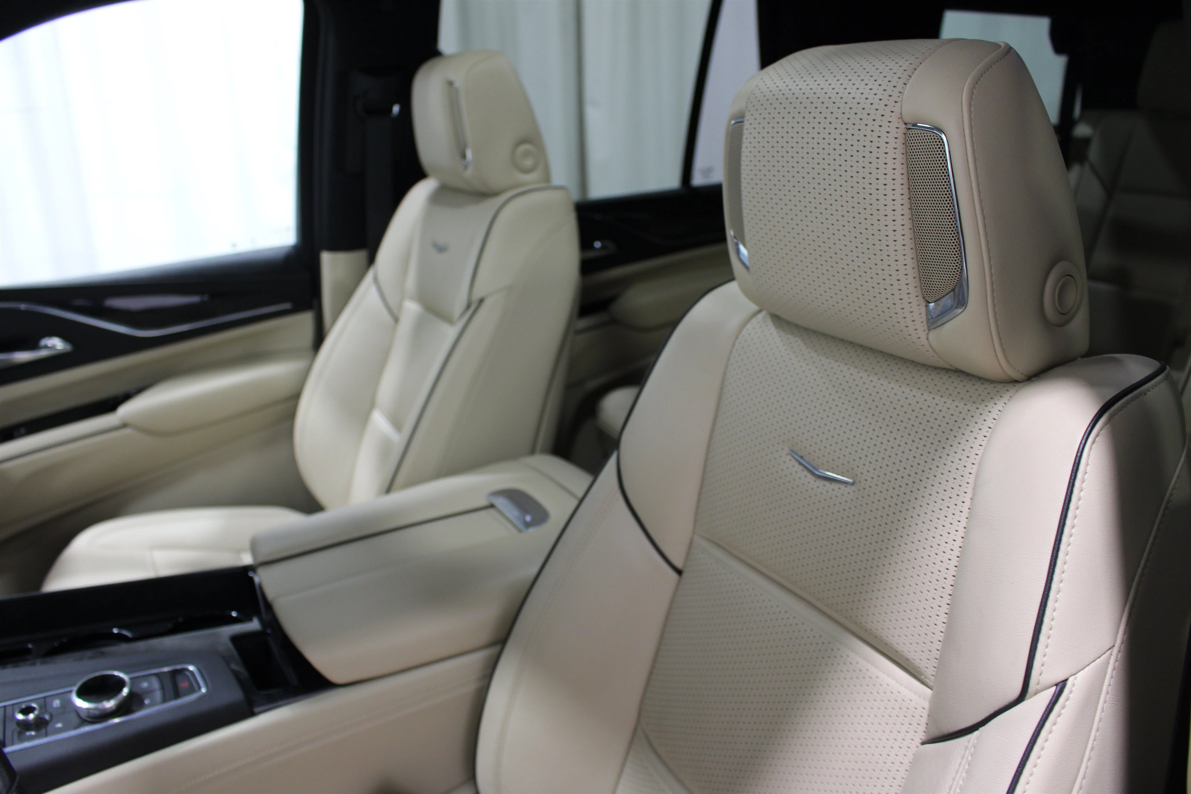 2021 Cadillac Escalade Premium Luxury - Photo 4