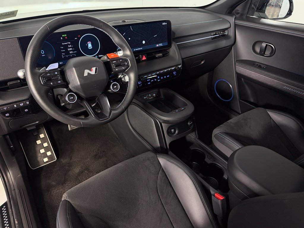 Used 2025 White Hyundai Base image 10