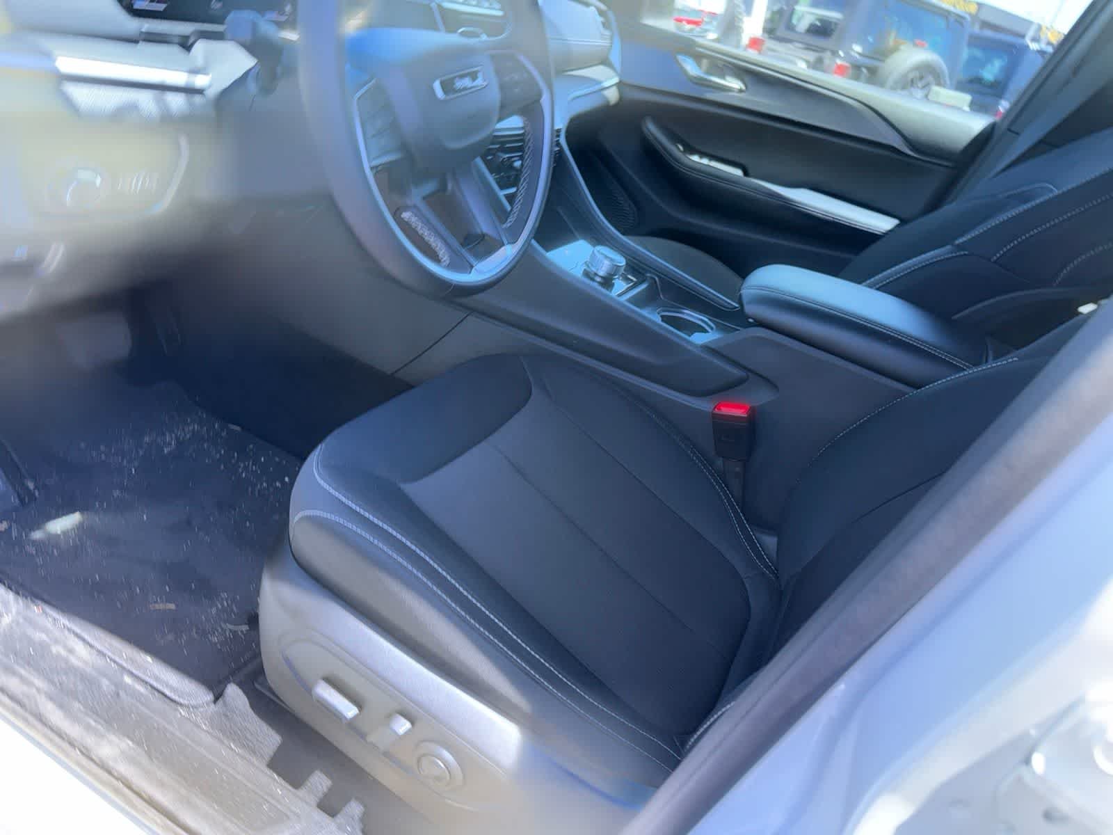 Used 2025 Bright White Clearcoat Jeep Laredo X image 22