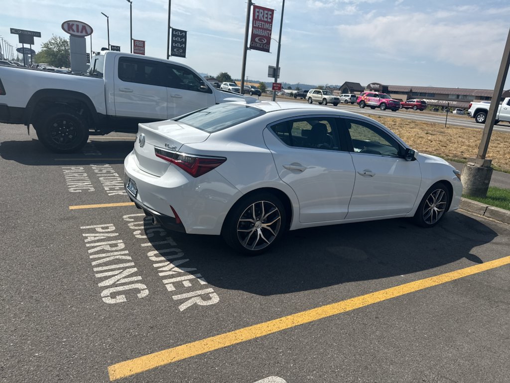 Used 2019 Platinum White Pearl Acura w/Premium Pkg image 2
