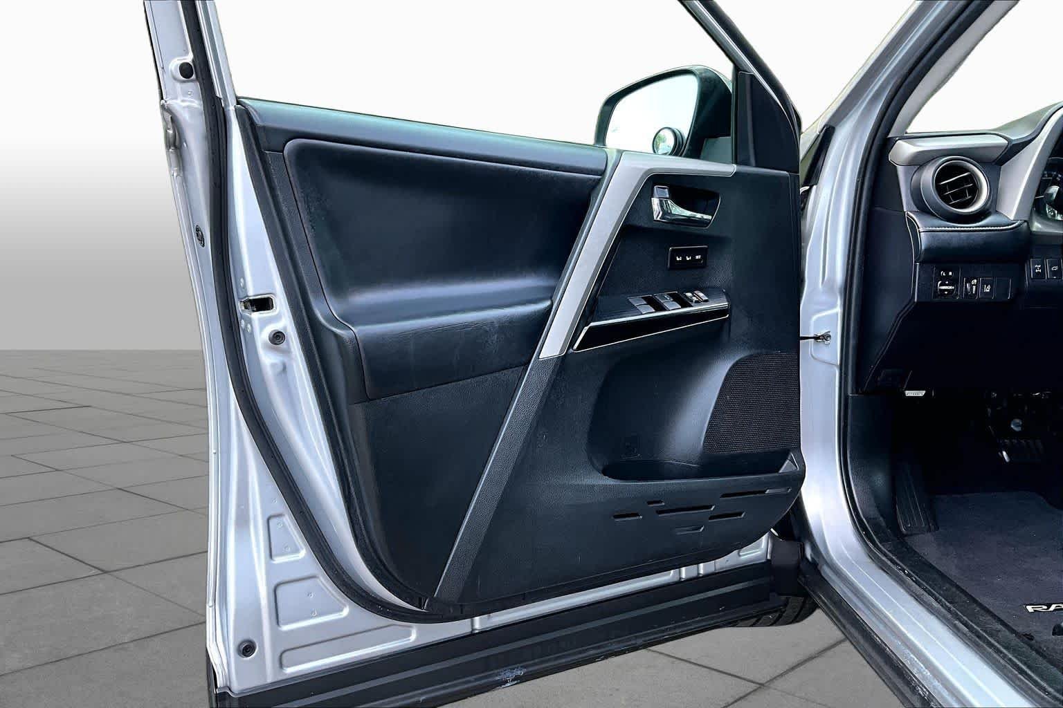 Used 2018 Silver Sky Metallic Toyota Limited image 21