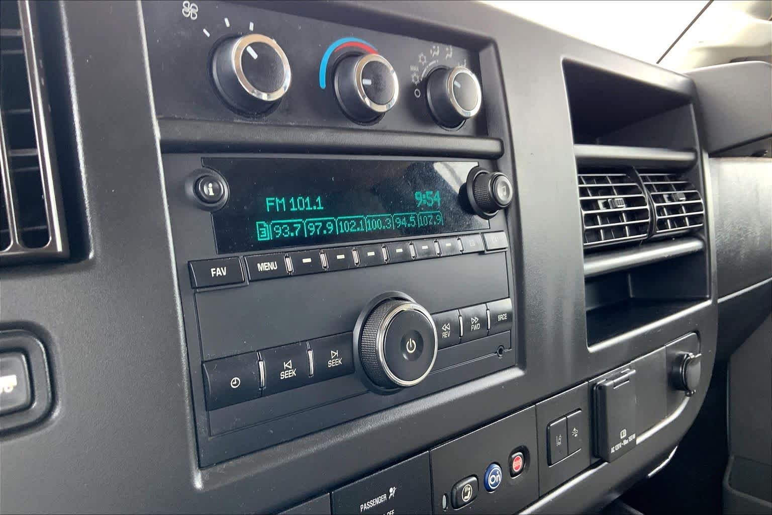 Used 2020 Summit White Chevrolet LT image 32