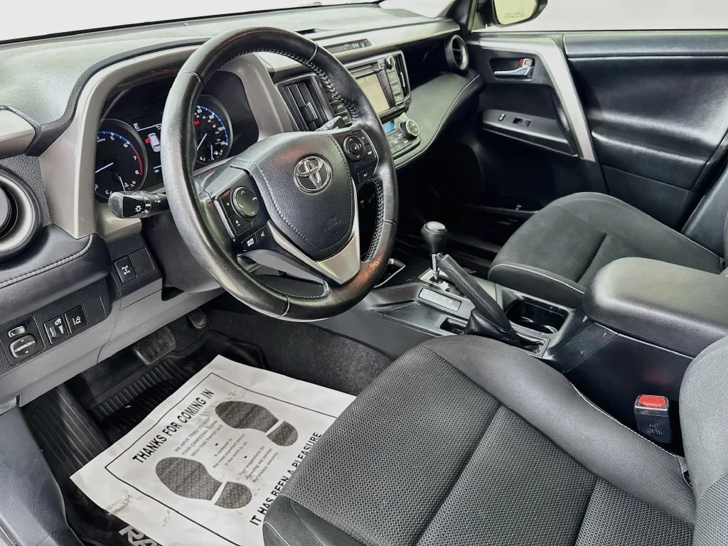 Used 2017 Gray Toyota XLE image 9