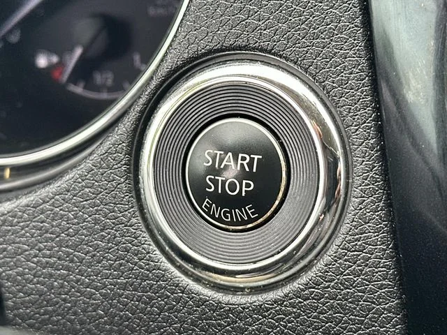 Used 2015 Silver Nissan SL image 23