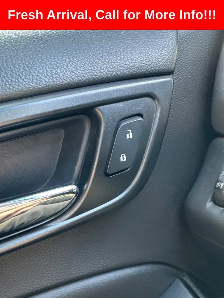 Used 2018 SUMMIT WHITE Chevrolet LT image 18