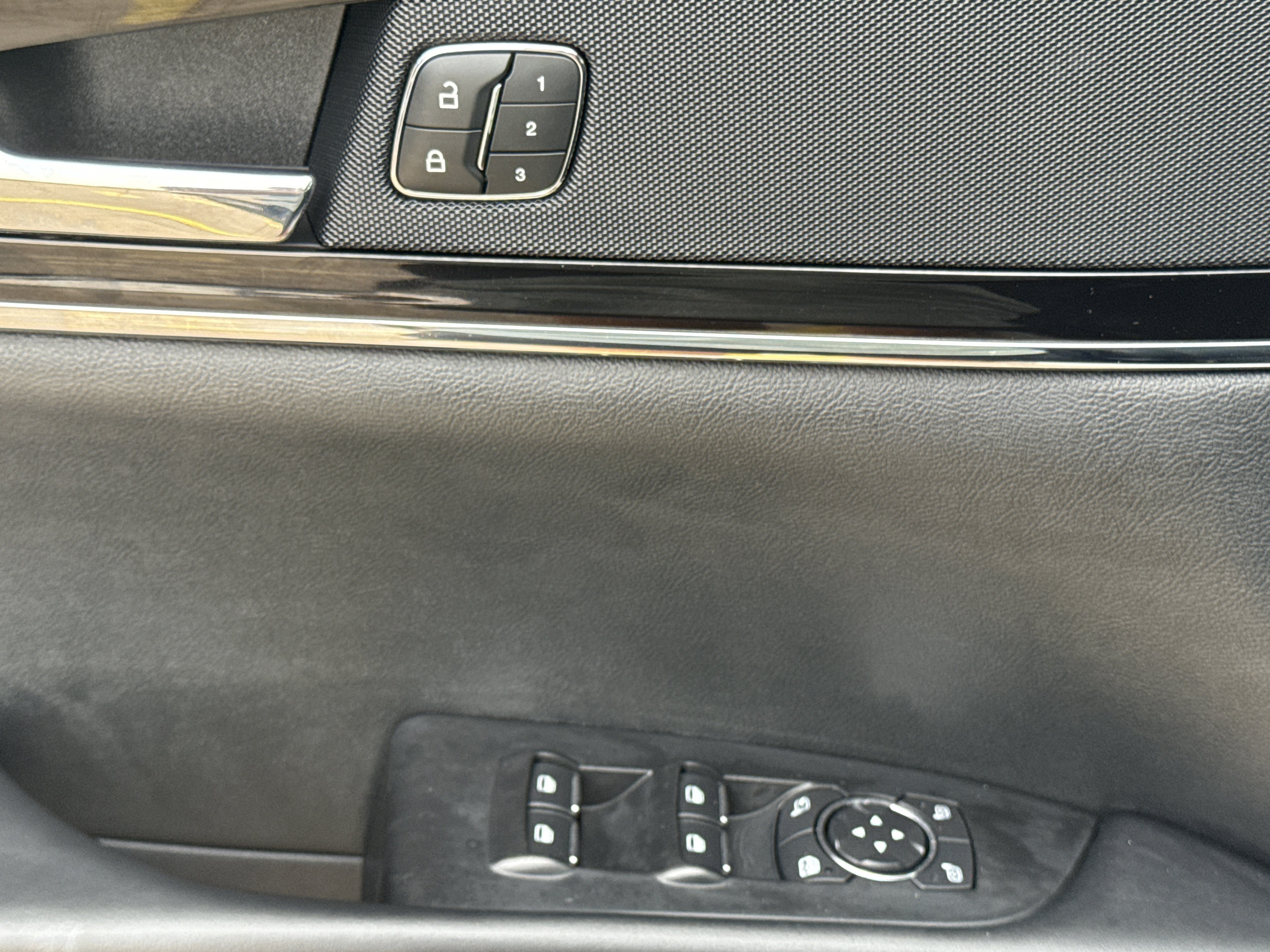 Used 2022 Silver Lincoln Standard image 18