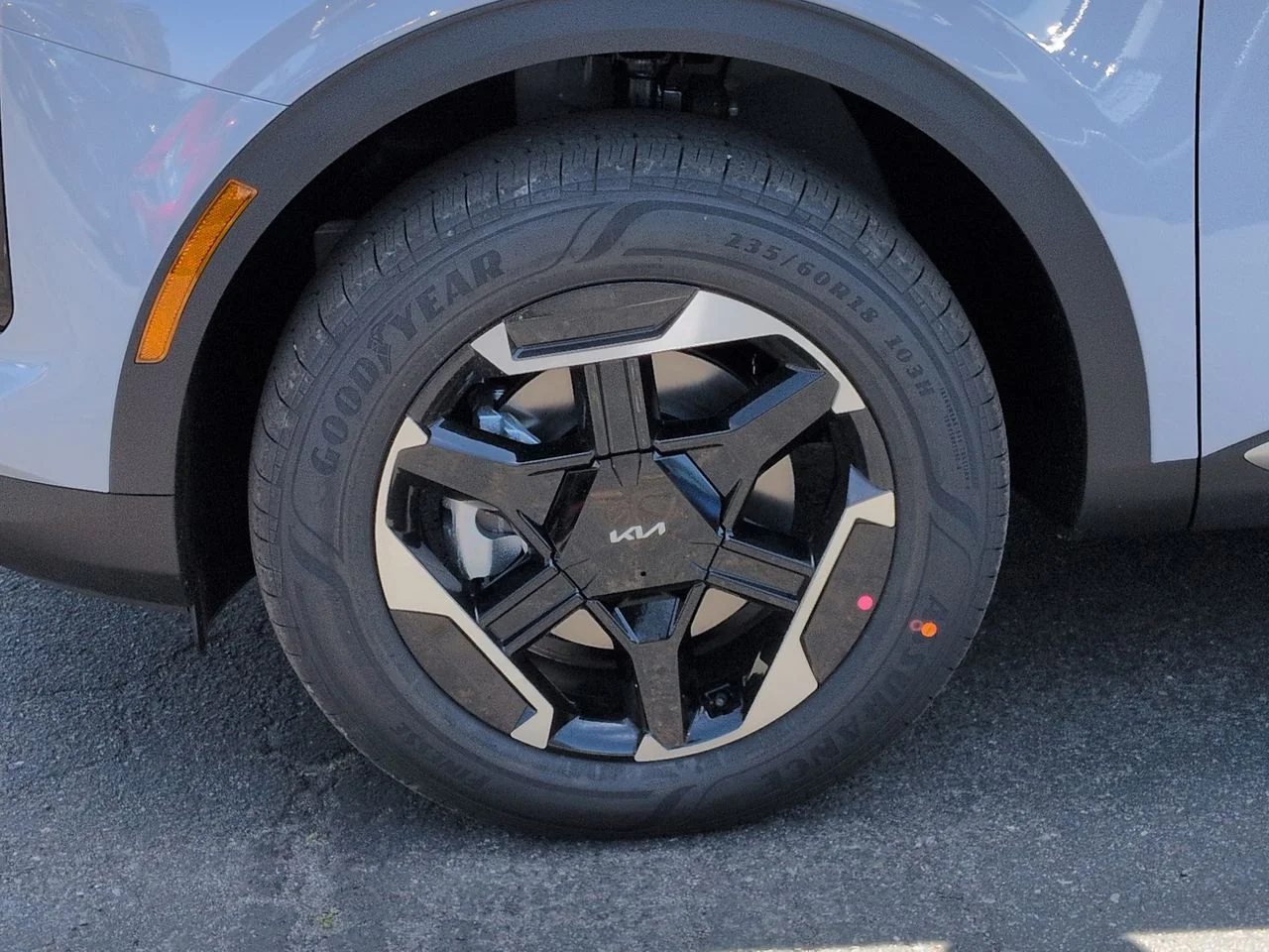 New 2026 Wolf Gray Kia S image 34