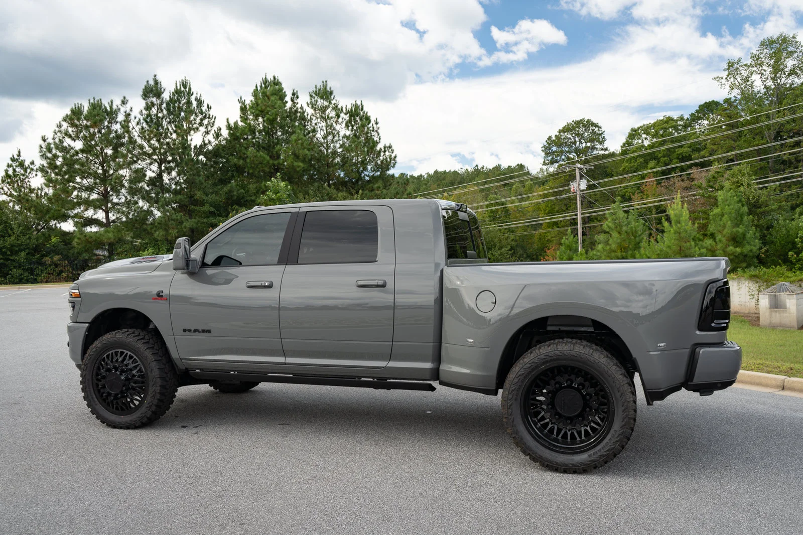 New 2026 Ceramic Gray Clear-Coat Exterior Paint RAM Laramie image 16