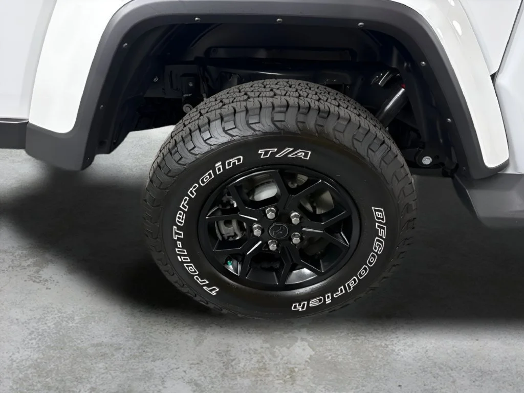 Used 2025 White Jeep High Tide image 40