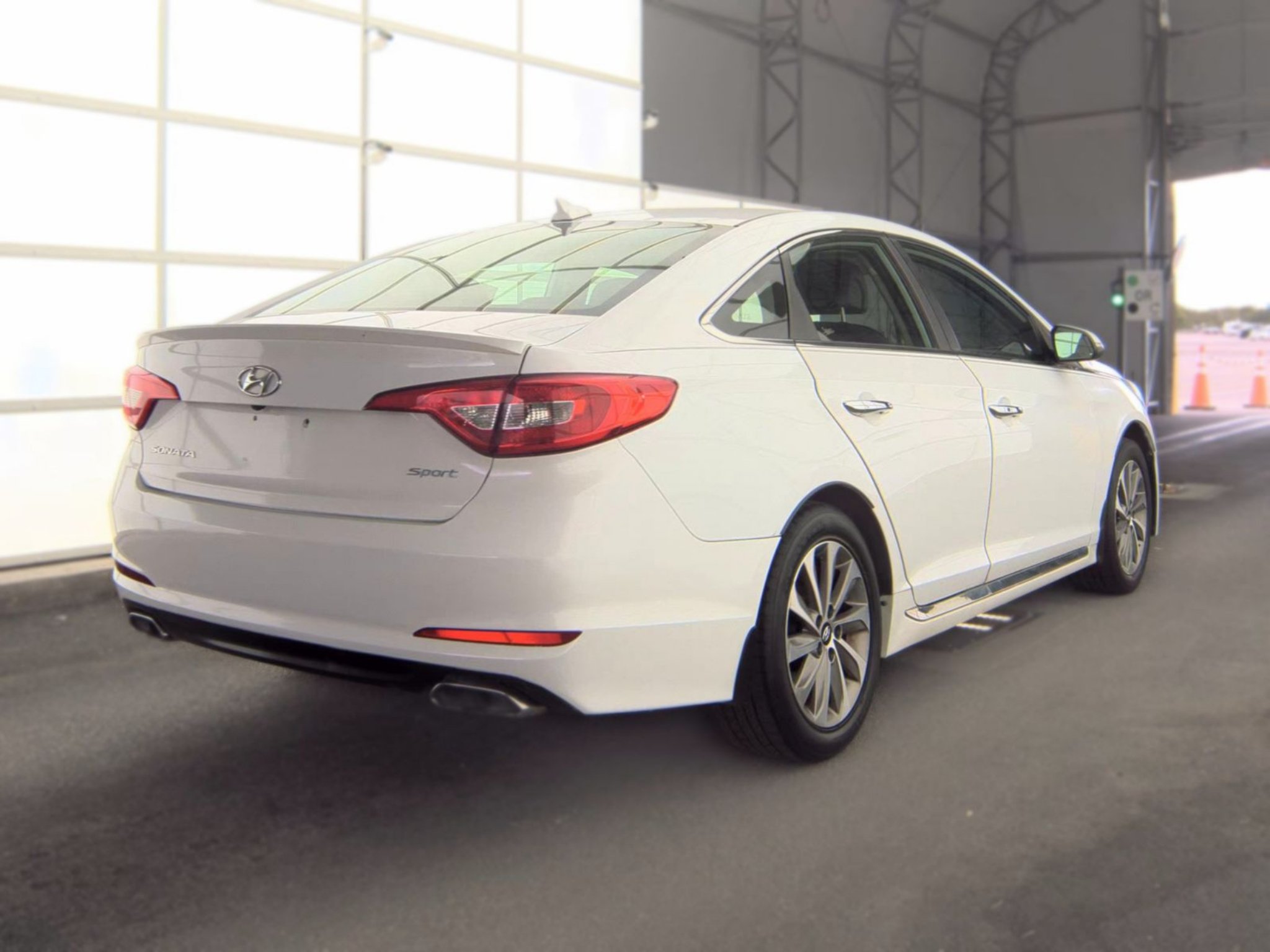 Used 2016 Quartz White Pearl Hyundai 2.4L Sport image 4