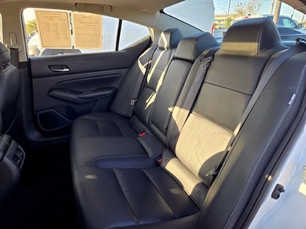 Used 2019 White Nissan 2.5 SL image 28