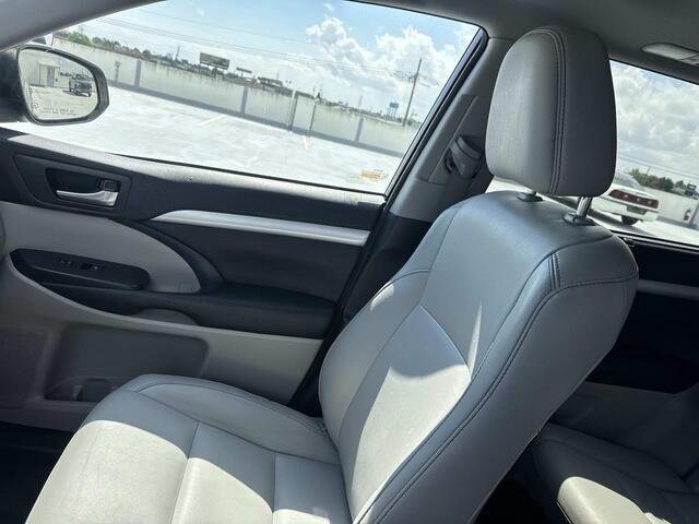 Used 2015 Predawn Gray Mica Toyota XLE image 16