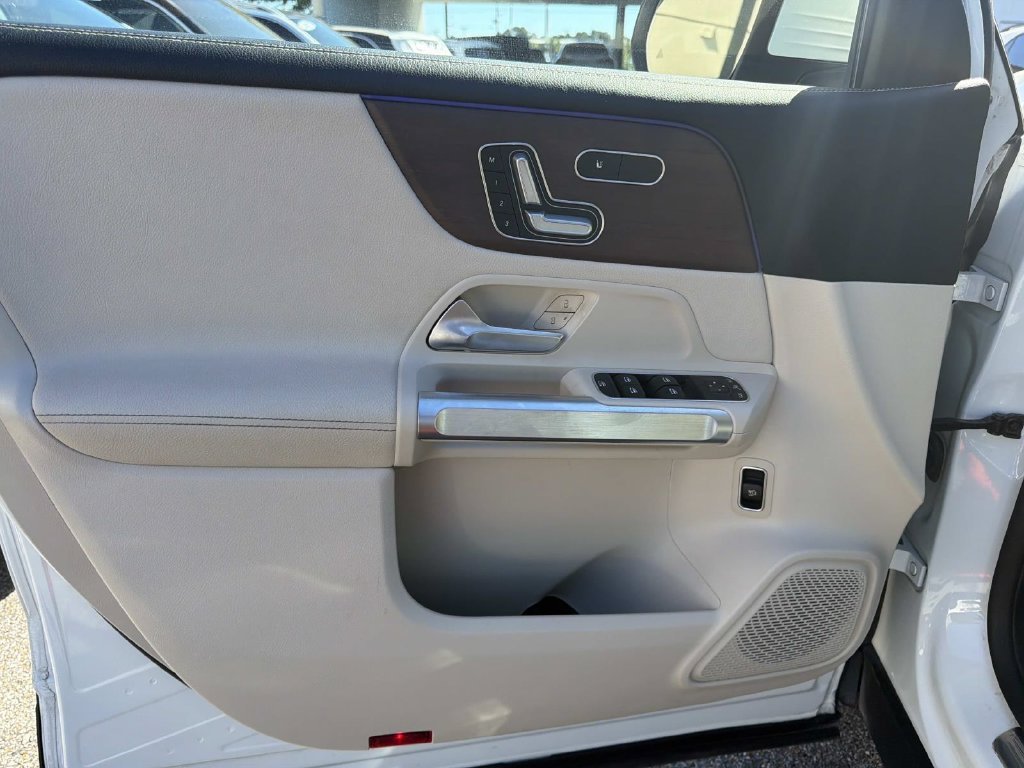 Used 2023  Mercedes-Benz GLB 250 image 19