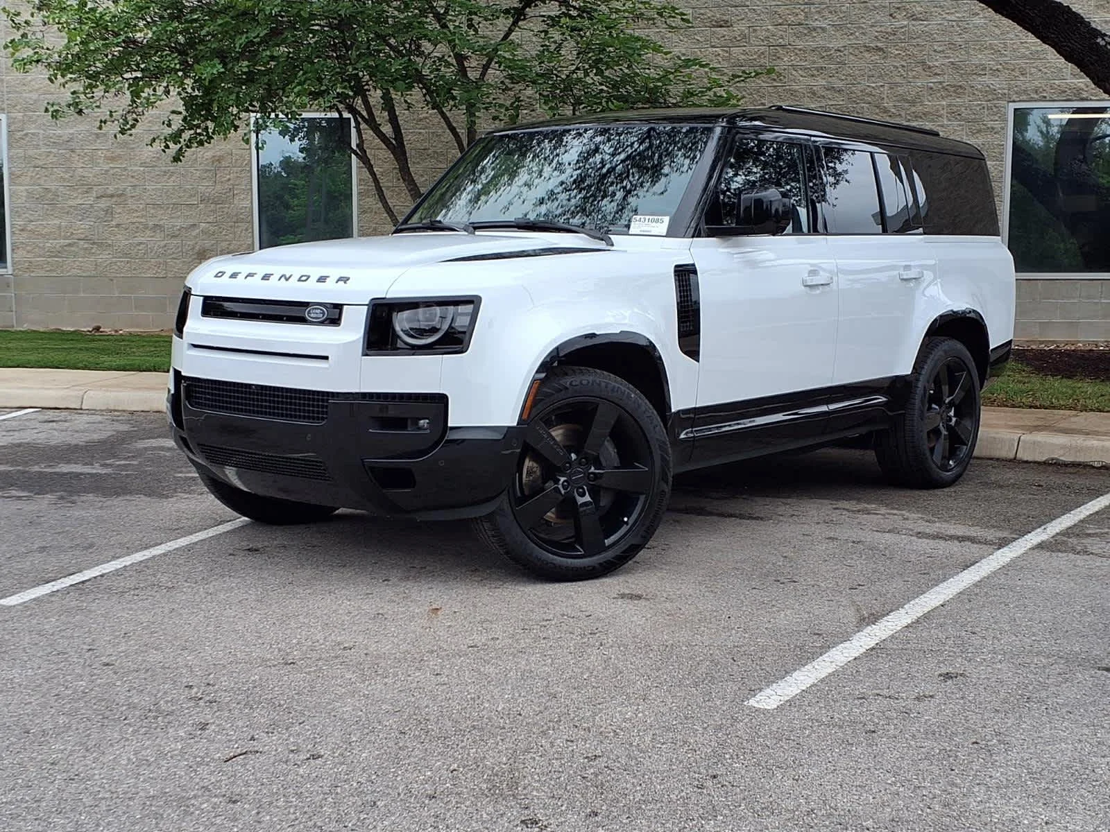 2026 Land Rover Defender 130 X-Dynamic SE