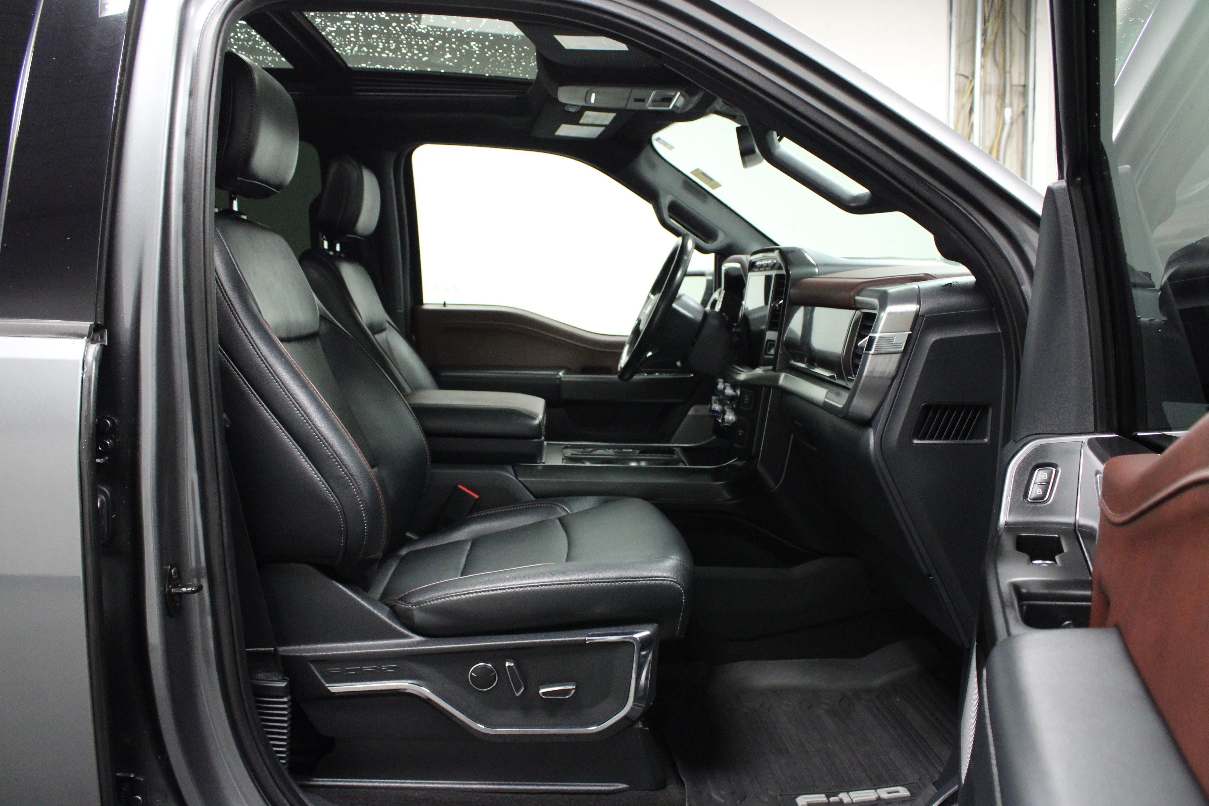 Used 2021 Carbonized Gray Metallic Ford LARIAT image 16