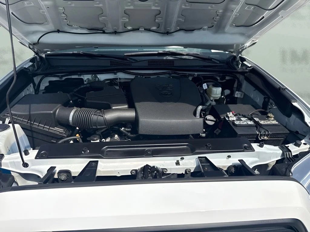 Used 2022 White Toyota SR image 21