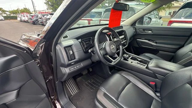 Used 2022 Brown Nissan SL image 13