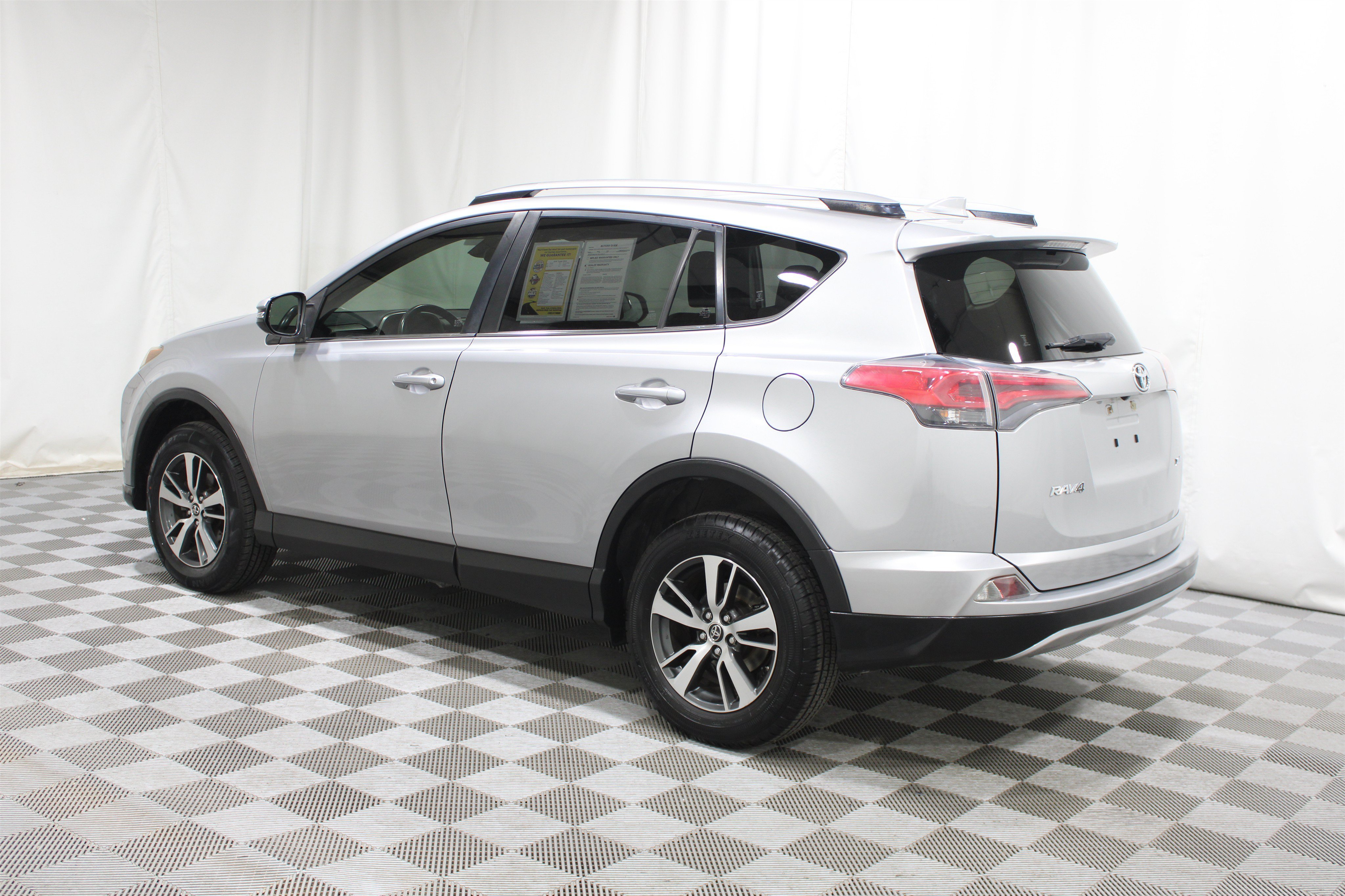 Used 2018 Silver Sky Metallic Toyota XLE image 32